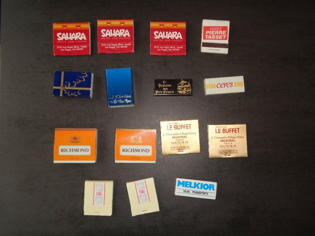 18 anciennes boites (pochettes) d'allumettes, Collections, Enlèvement