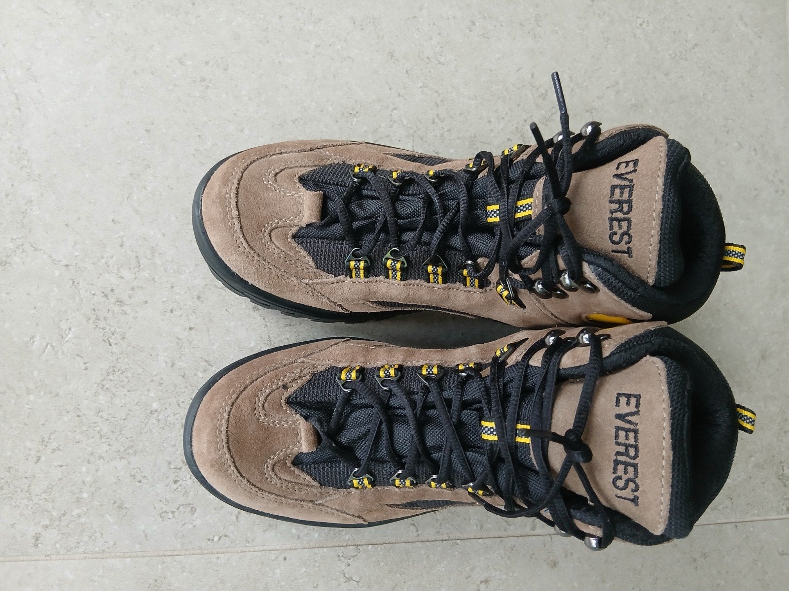 Nieuwe hoge wandelschoenen " Everest" maat 36, Ophalen