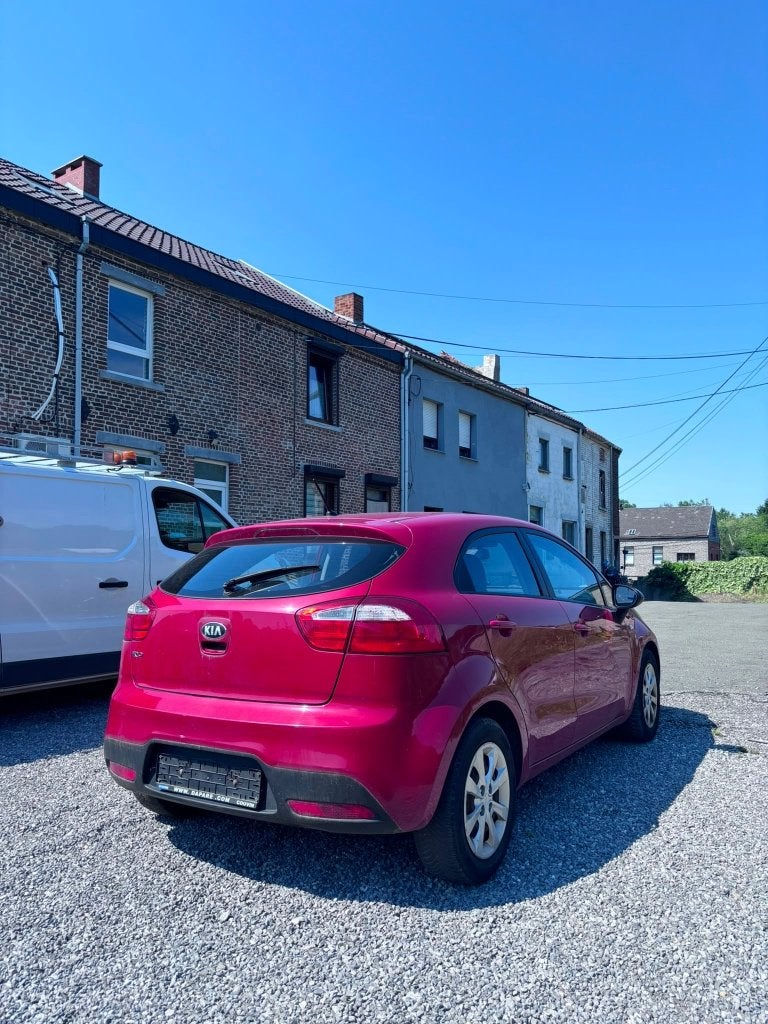 Kia Rio 1.2 ESSENCE, Autos, Rouge, Achat, Boîte manuelle, Noir