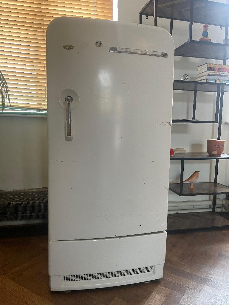 Zeldzame retro ijskast merk Frigidaire goede staat, Antiek en Kunst, Ophalen