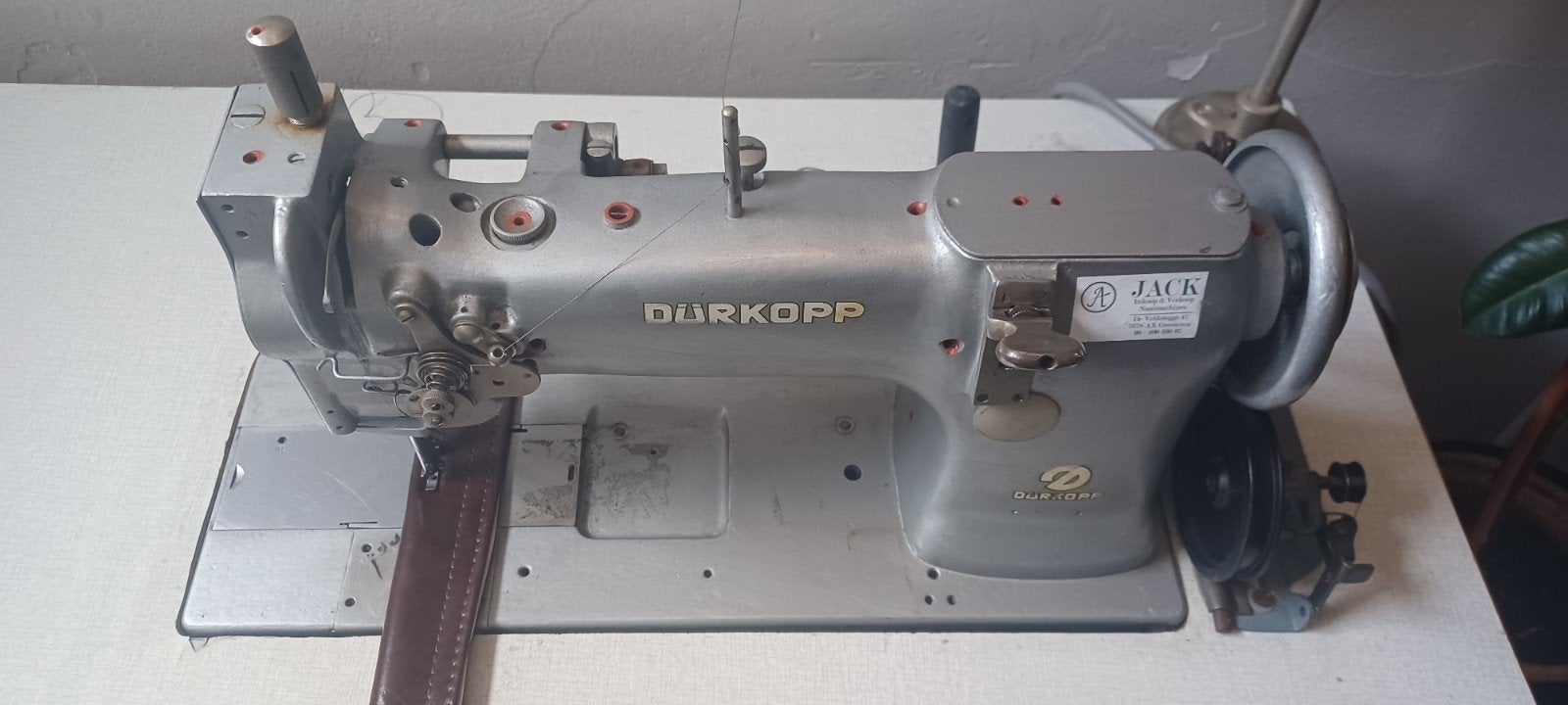 Machine à coudre triple entraînement Durkopp Adler, Enlèvement, Machine à coudre