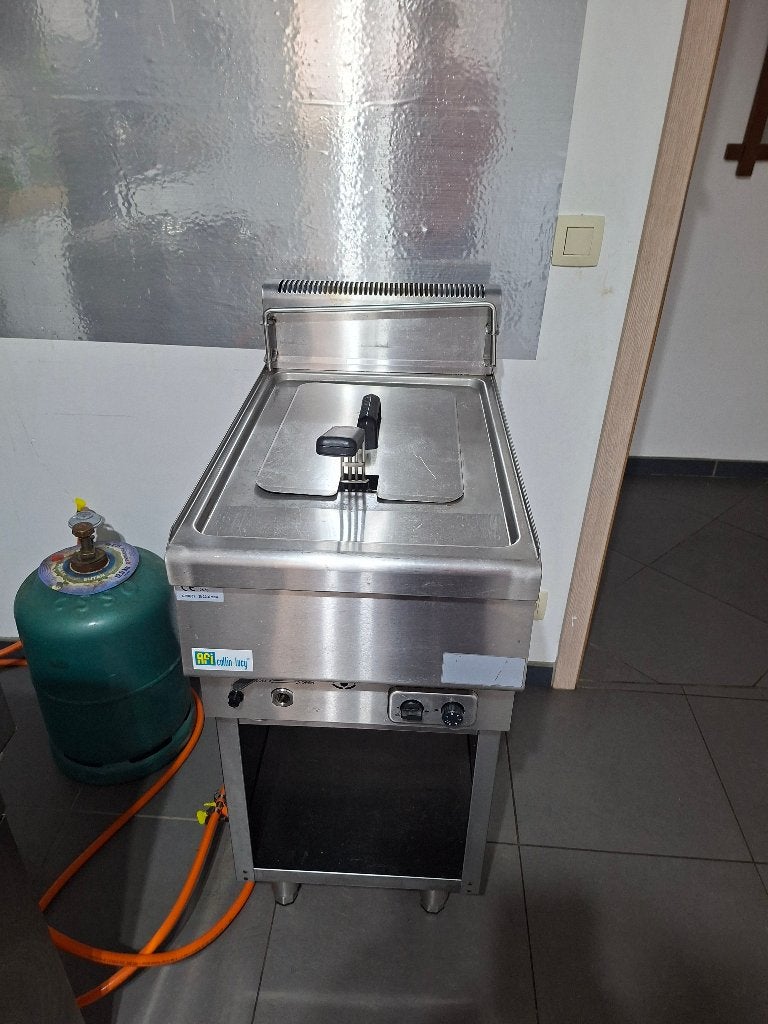 Friteuse gaz 1 cuve 10L T+ piètement, Enlèvement, Utilisé, Cuisinière, Friteuse et Grils