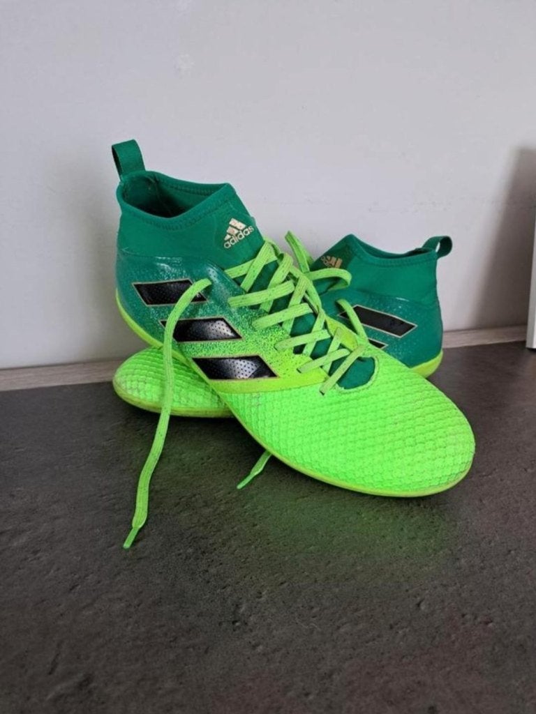 ADIDAS FUTSAL/INDOOR SOCCER (44), Sports & Fitness, Football, Enlèvement, Comme neuf, Chaussures