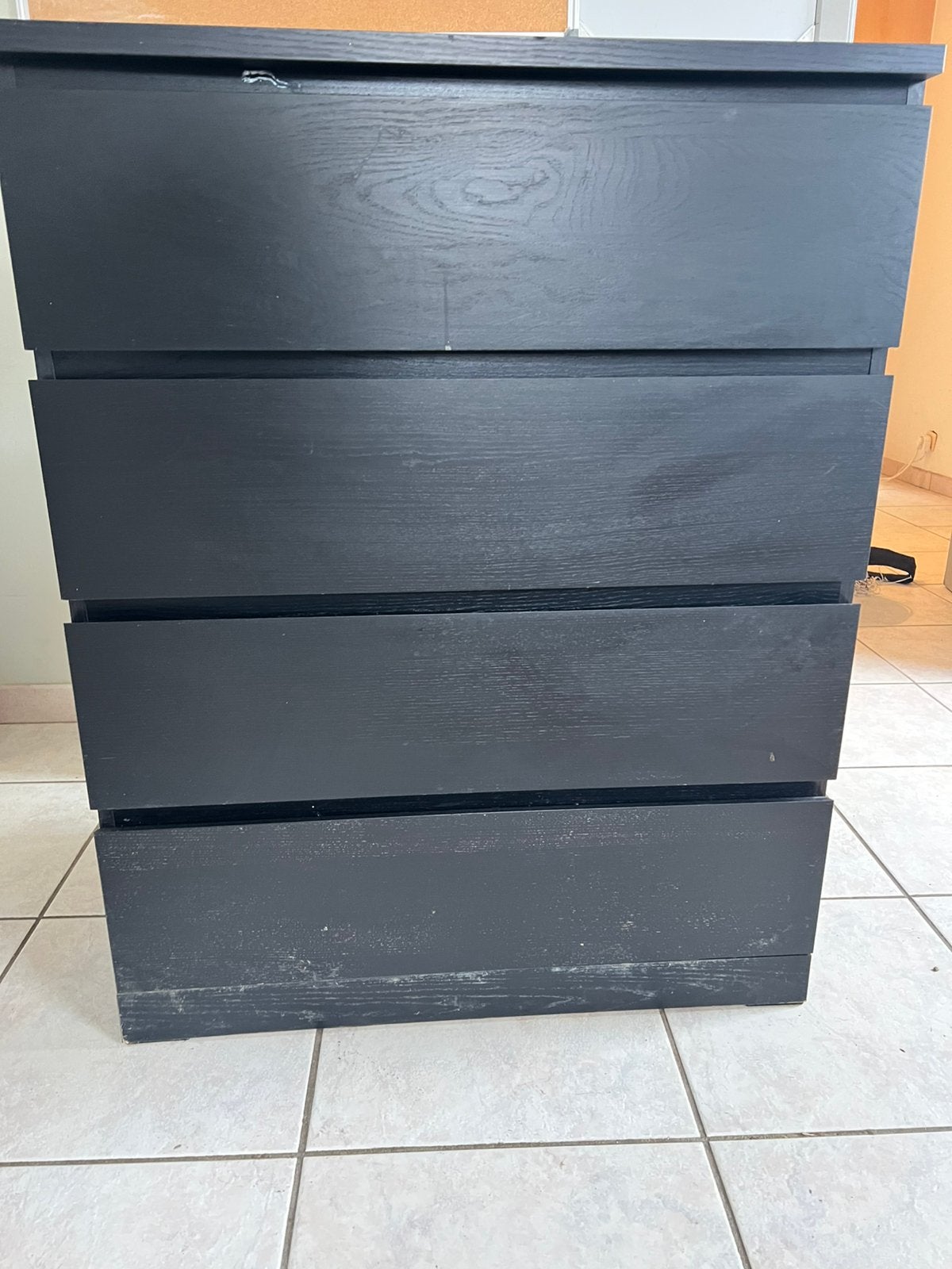 IKEA MALM ladekast met 4 lades in de kleur zwartbruin., Huis en Inrichting, 3 of 4 laden, Ophalen, Gebruikt, Overige houtsoorten
