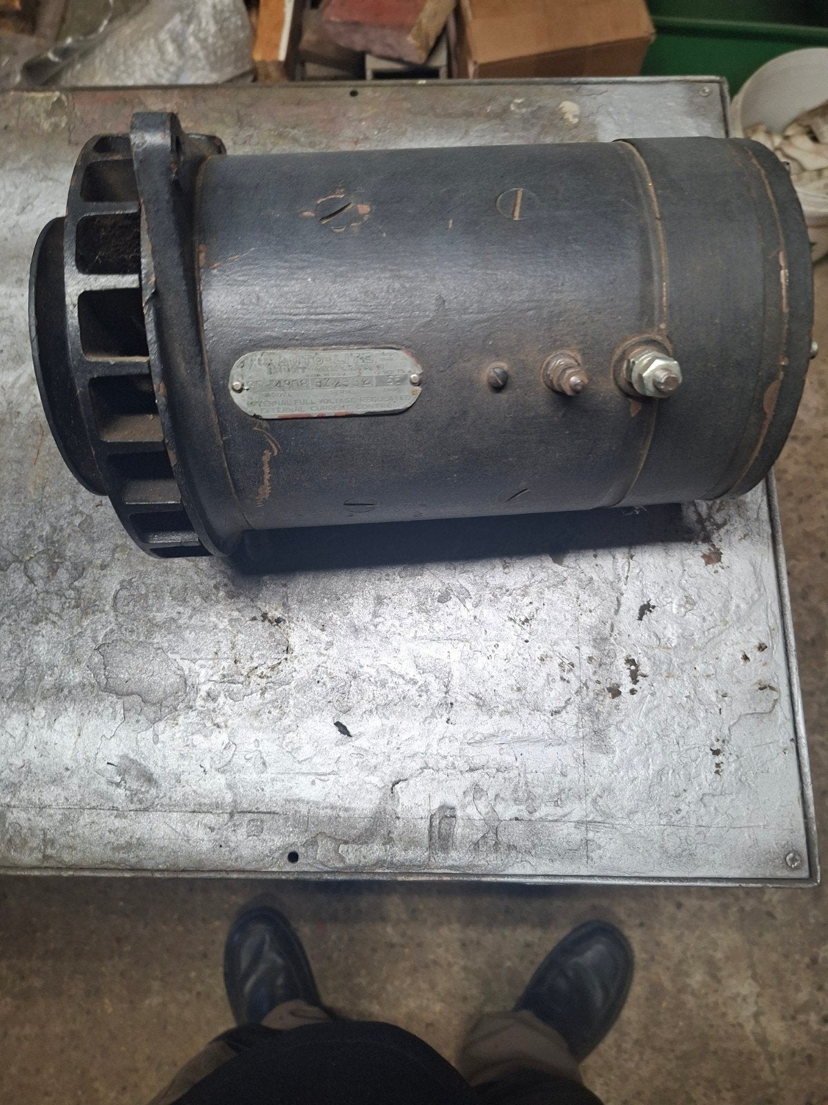 Dikke DYNAMO  12 volt DODGE, Collections, Objets militaires | Seconde Guerre mondiale, Enlèvement