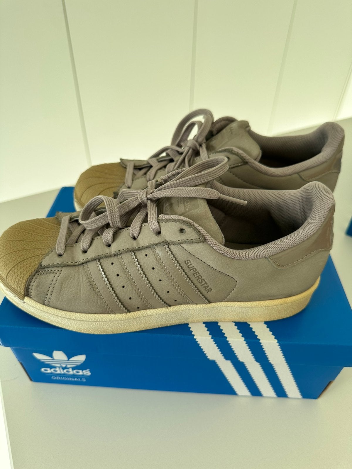 Sneakers adidas superstar, Beige, Ophalen of Verzenden, Sneakers, Gedragen