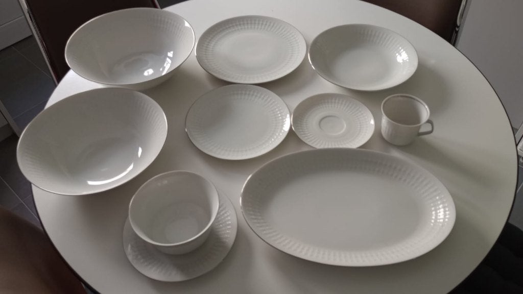 Eet- en koffie servies 64-delig, Ophalen