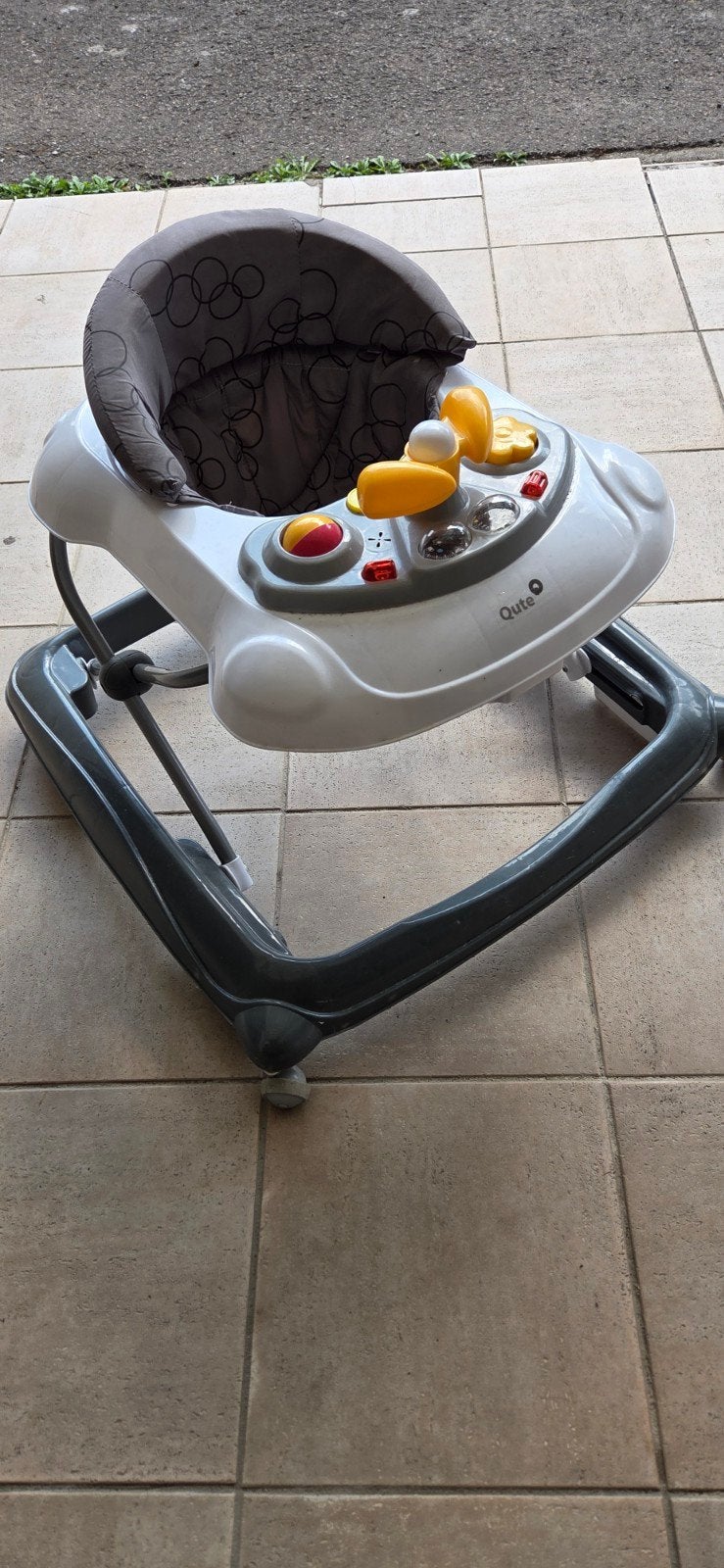 Trotteur pour bébé QUTE (BON ÉTAT), Enfants & Bébés
