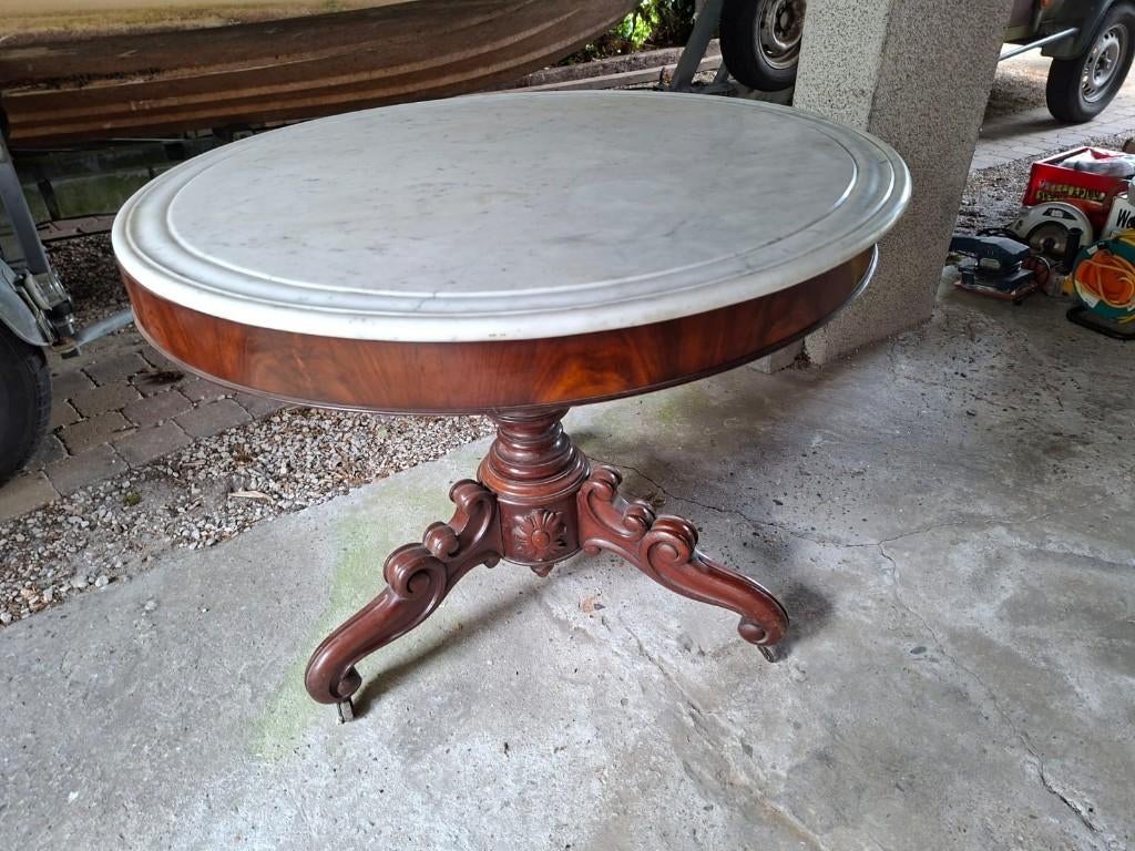 Antieke tafel,kast en commode. Louis Philippe, Ophalen