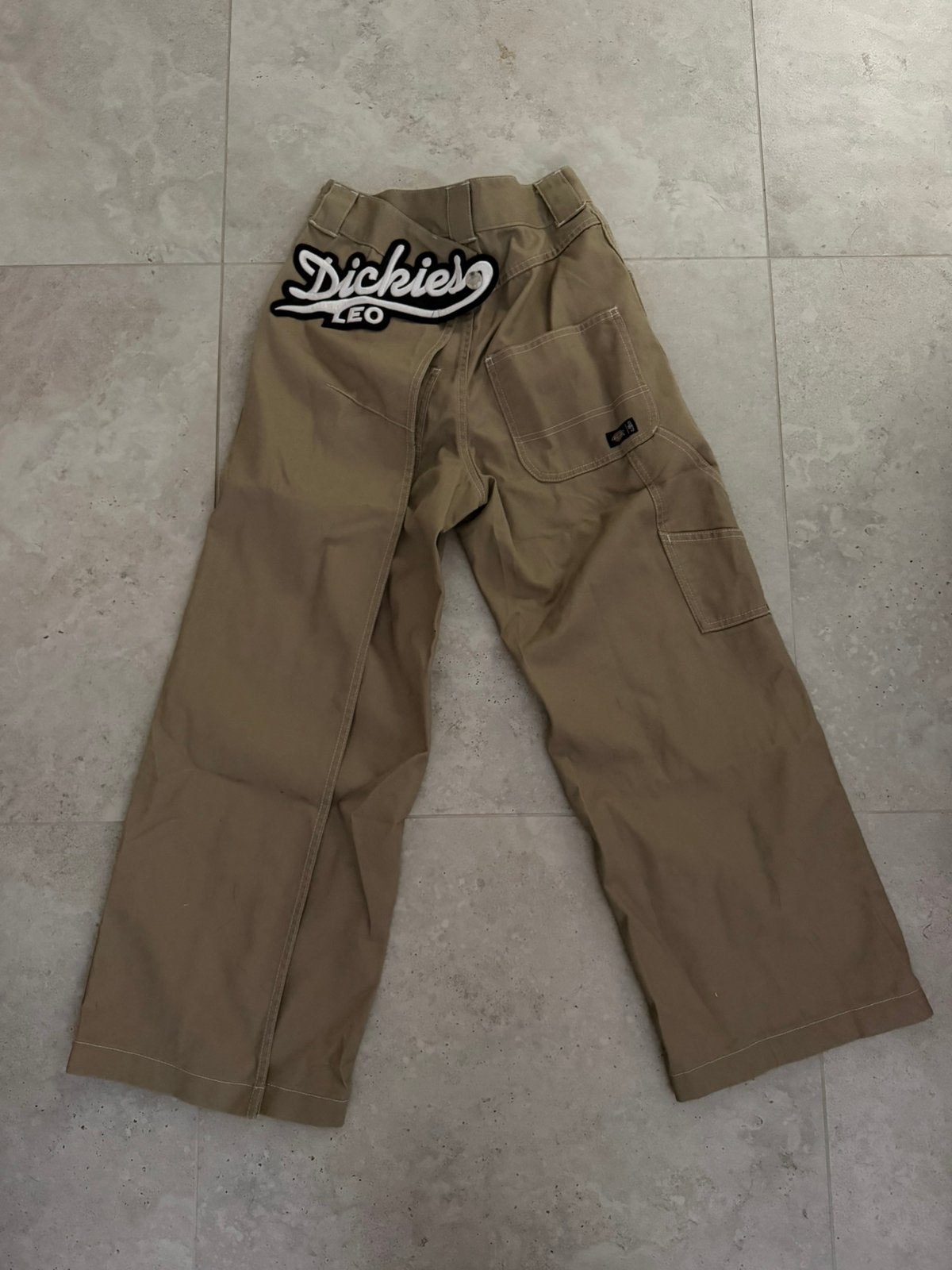 Dickies LEO carpenter pants wide leg bruin/khaki maat Xsmall, Kleding | Dames, Broeken en Pantalons, Ophalen, Zo goed als nieuw