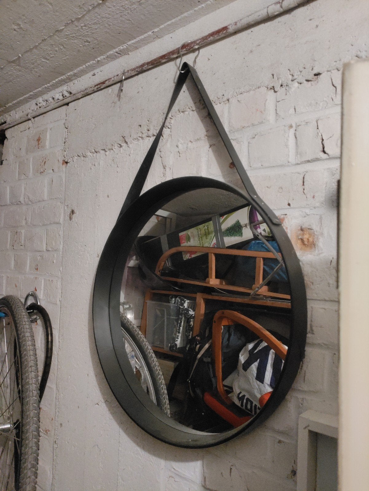 ronde spiegel met riem, Huis en Inrichting, Woonaccessoires | Spiegels, Ophalen