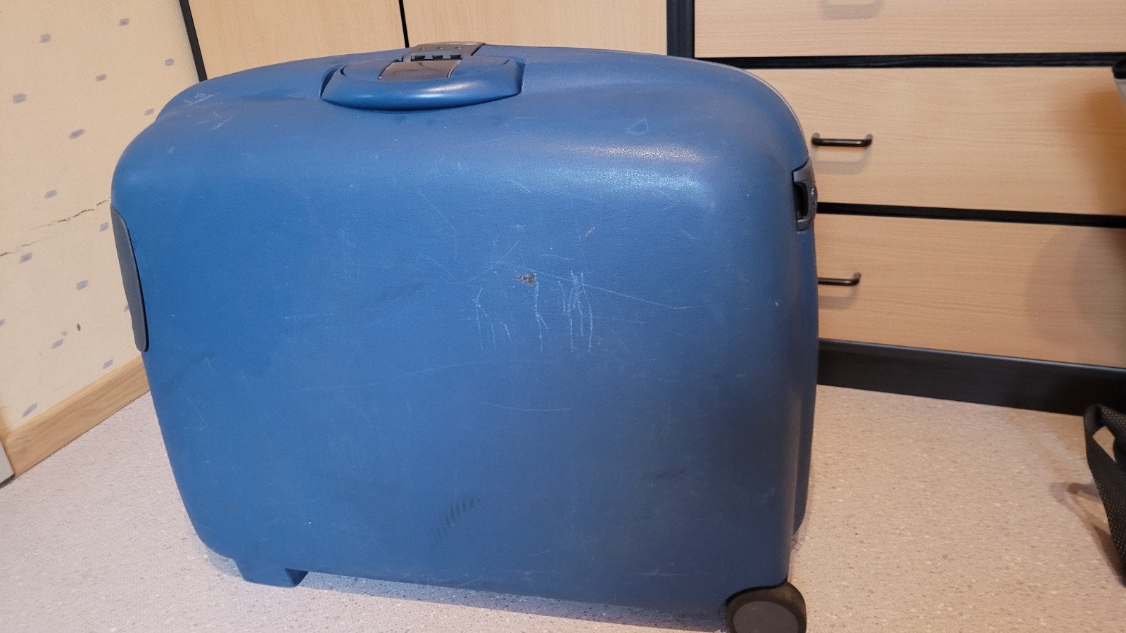 Valise AMERICAN TOURISTER, Enlèvement, Utilisé, Roulettes