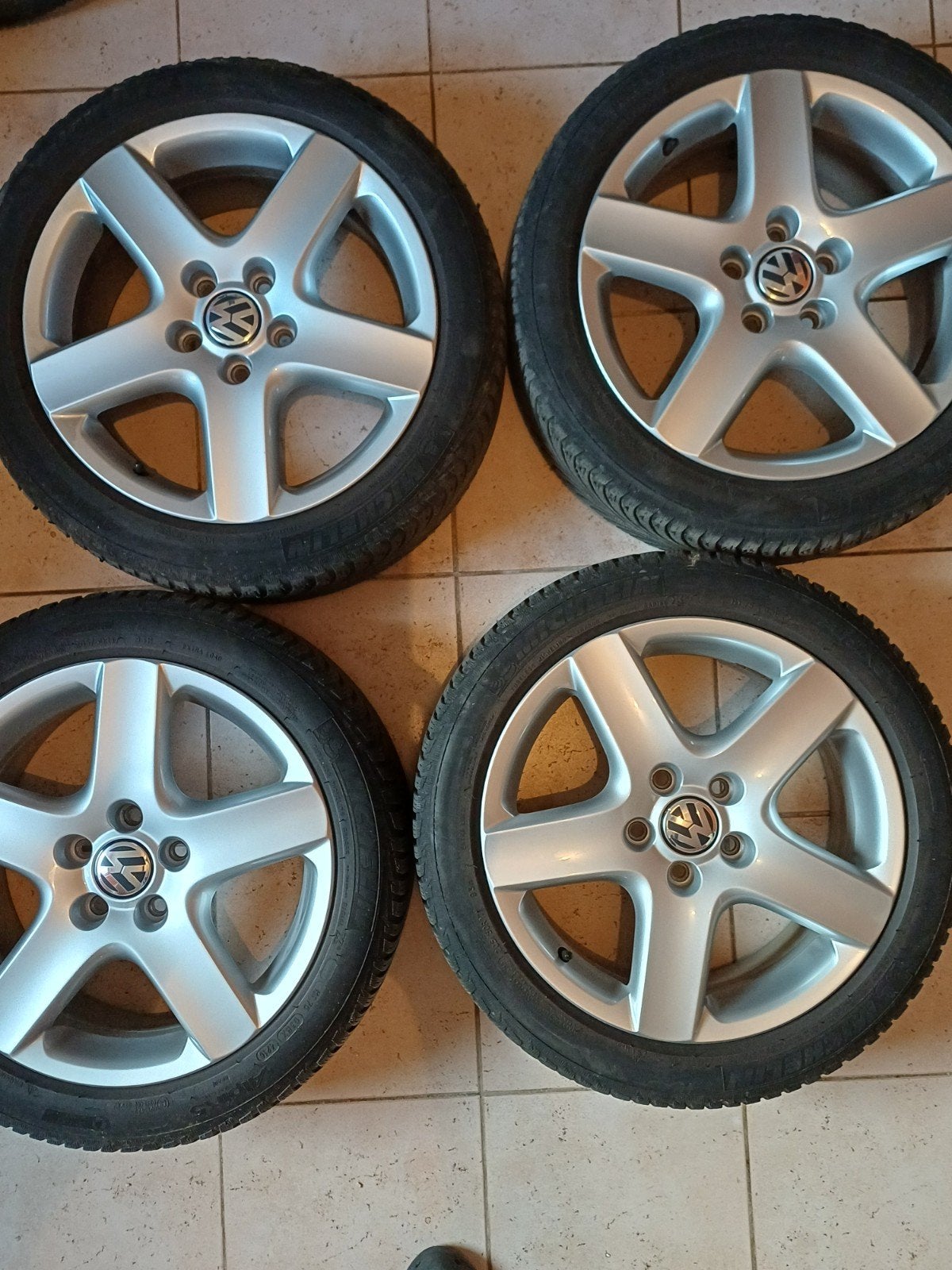 Jantes vw originales 17", Autos : Pièces & Accessoires, Pneus et Jantes, Pneus hiver, Véhicule de tourisme, 205 mm
