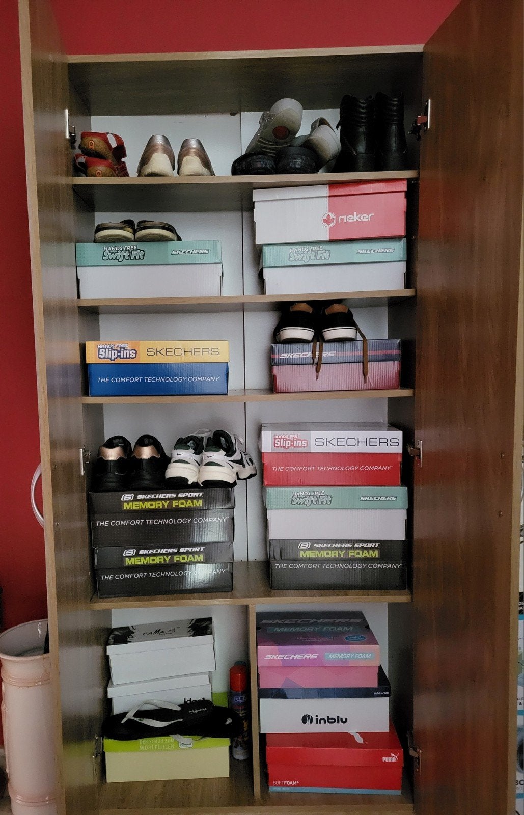 Degelijke houten kast met legschabben, Enlèvement