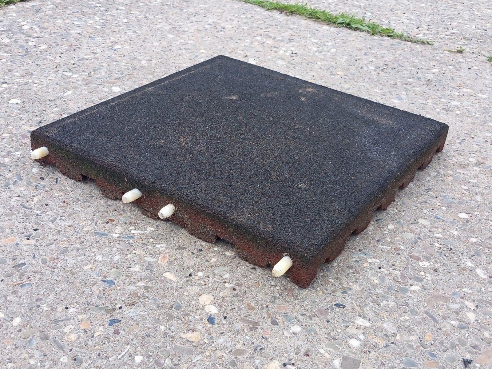 AANBIEDING: 332 Rubber tegels 50x50x5,5. Van €4,55 nu €4,25, Stalling