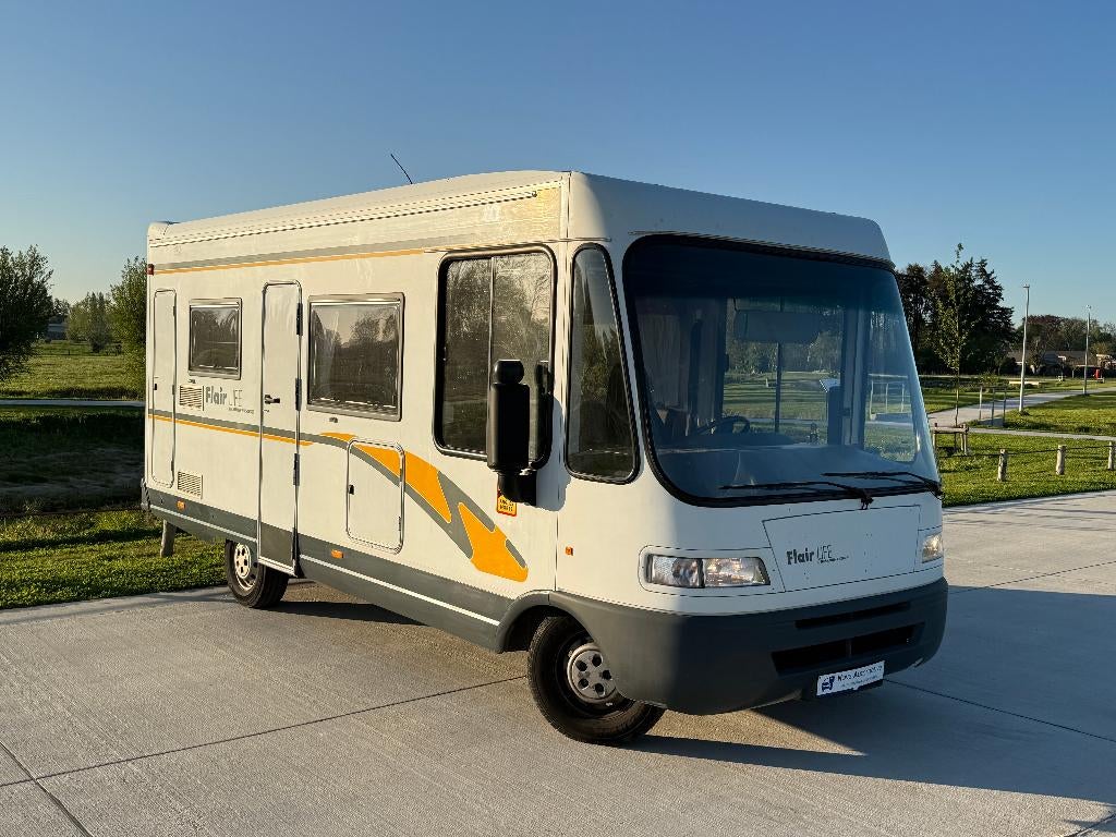 Niesmann + Bischoff Flair Life, integraal, Hefbed, Airco, Caravans en Kamperen, Integraal, Niesmann+Bischoff, Fiat, Fietsendrager