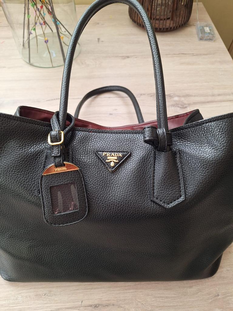 Handtas van prada, Enlèvement, Comme neuf