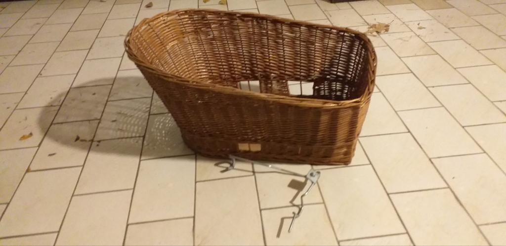 2x Rieten / rotan fietsmandje honden/ hondenfietsmand, Dieren en Toebehoren, Overige Dieren-accessoires, Gebruikt, Ophalen