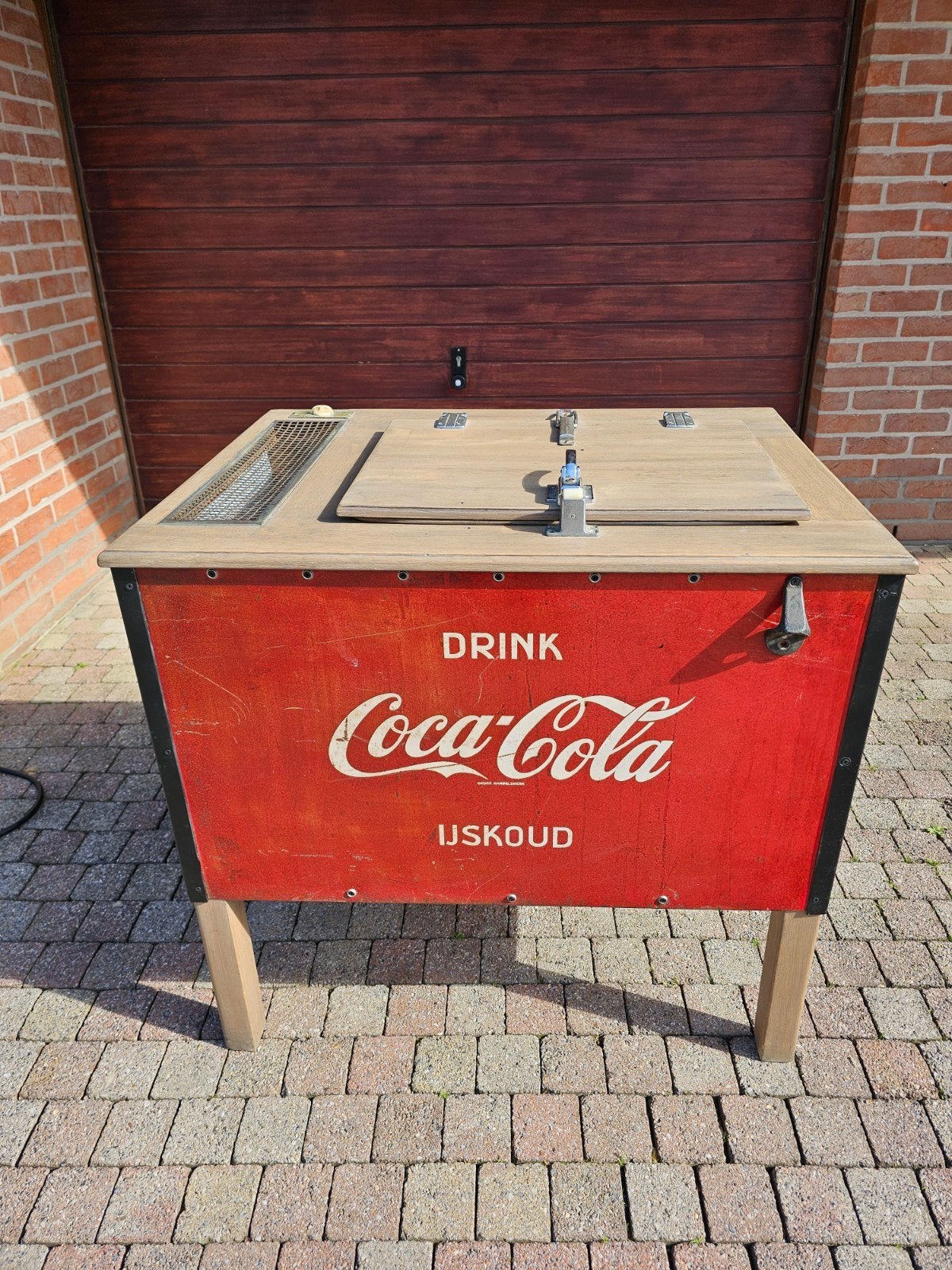 Coca cola vriezer uit de jaren 50/60.
Afmetingen 91.5 x 67.5, Antiek en Kunst, Ophalen