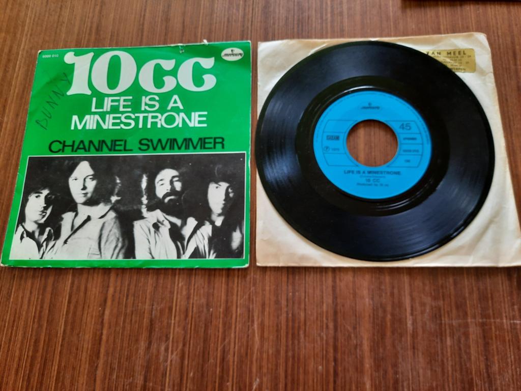 10 CC. Life is a minestrone/Channel swimmer., Ophalen of Verzenden