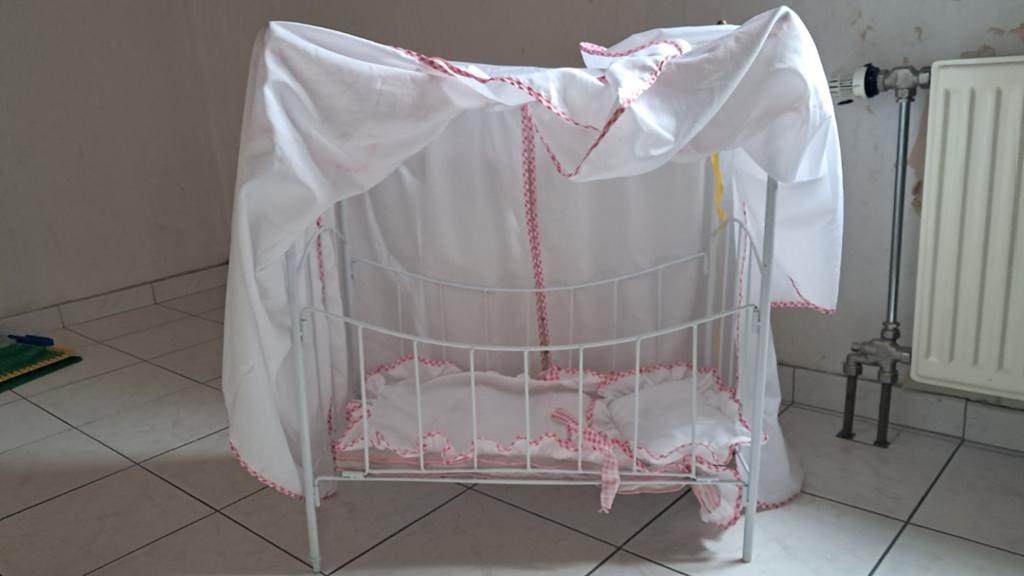 Petit lit de poupée, Enfants & Bébés, Jouets | Poupées