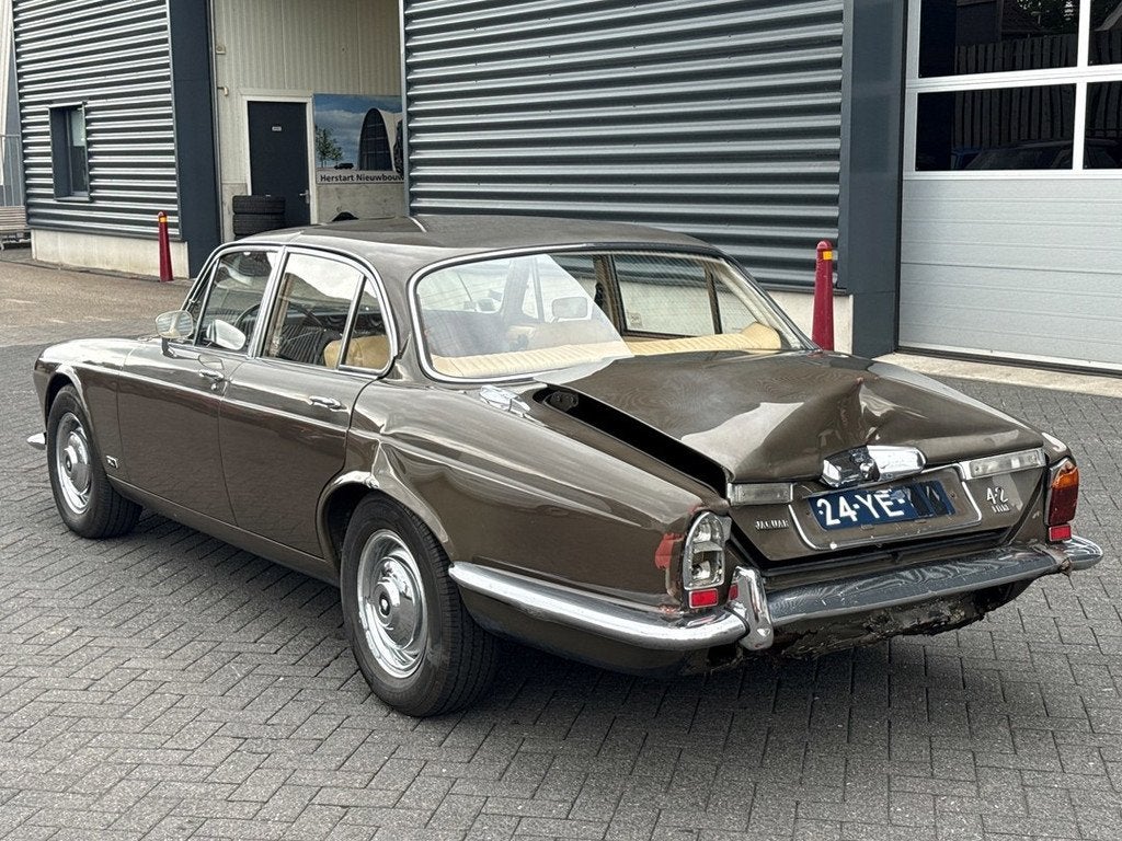 Jaguar XJ6 4,2, 4 deurs, 176 kW, Beige, Bruin