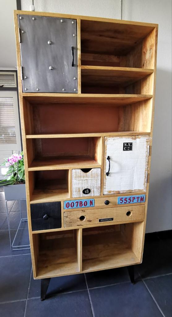 Kast en bureau, Ophalen
