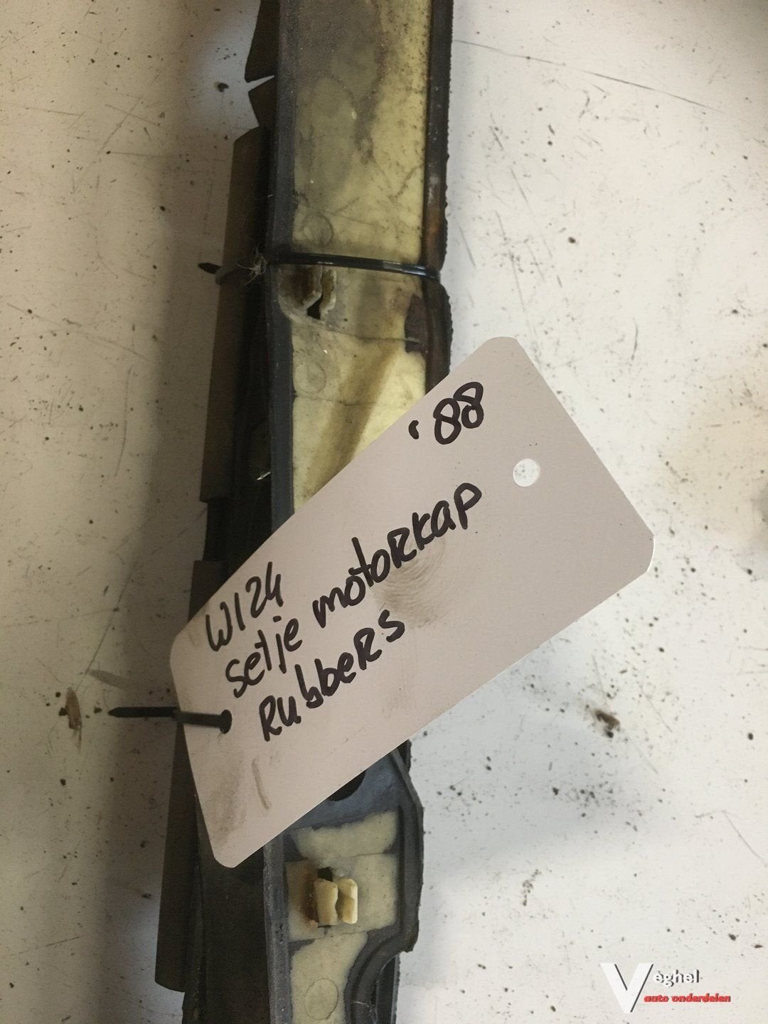 Mercedes W124 1 type 1985/ 1990 Set Motorkaprubbers, Auto-onderdelen, Gebruikt, -, -, Ophalen of Verzenden