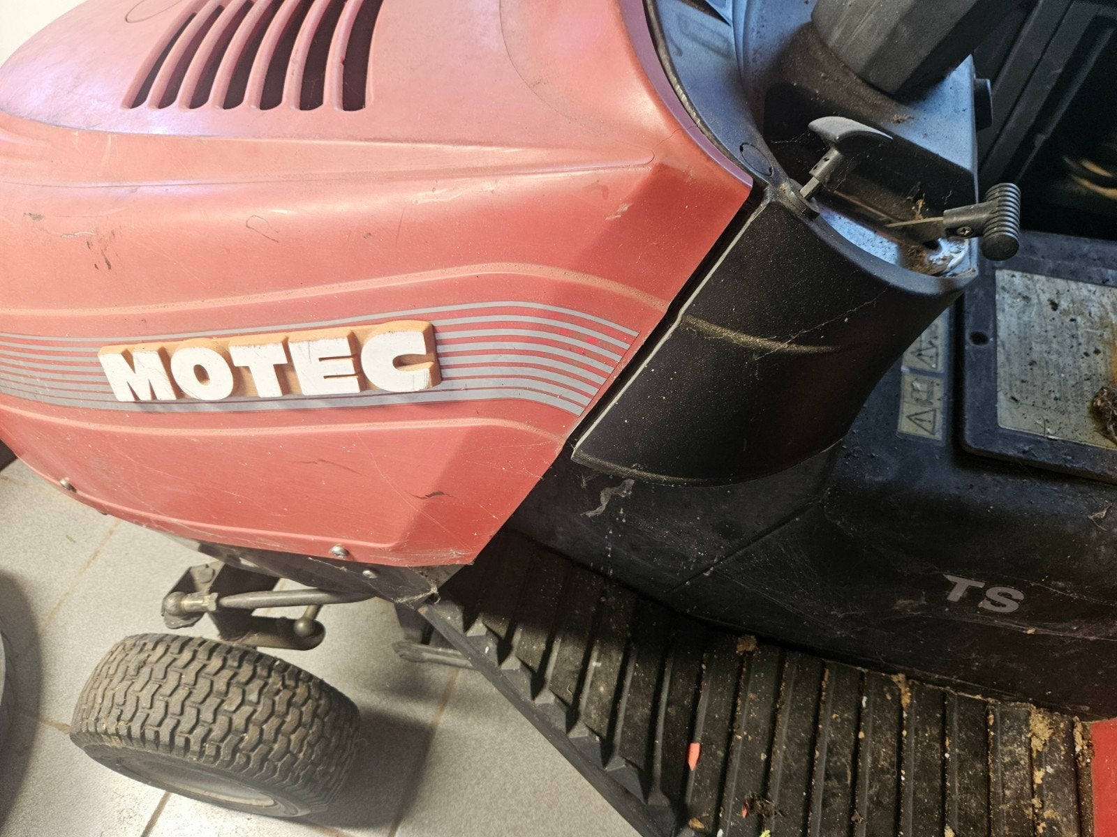 2 Zitmaaiers MOTEC  motor Briggs & Stratton, Enlèvement, Utilisé, Vitesses, 120 cm ou plus