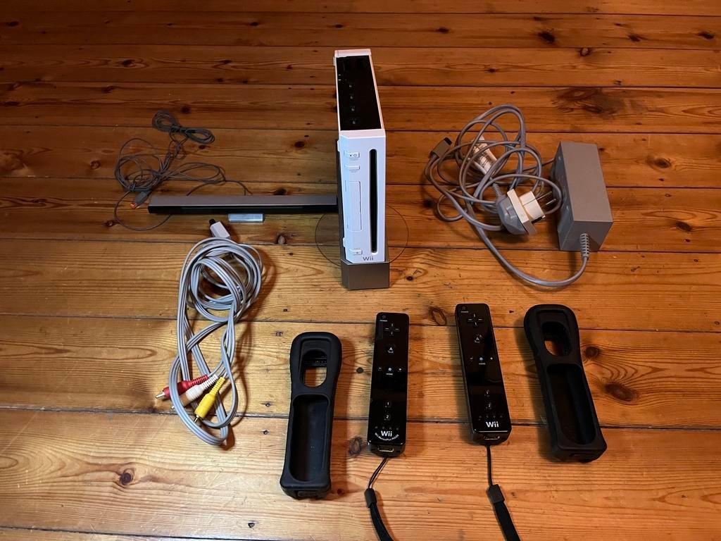 Nintendo Wii Blanche Pack 2 Manettes, Consoles de jeu & Jeux vidéo, Consoles de jeu | Nintendo Consoles | Accessoires, Comme neuf