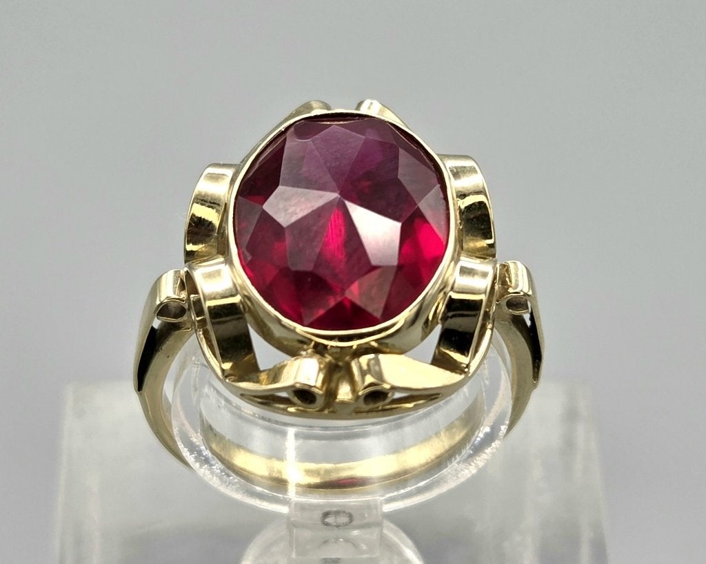 Gouden Vintage ring met edelsteen robijn. 2026/458, Bijoux, Sacs & Beauté, Bijoux anciens, Enlèvement ou Envoi, Or, Bague, Avec pierre précieuse