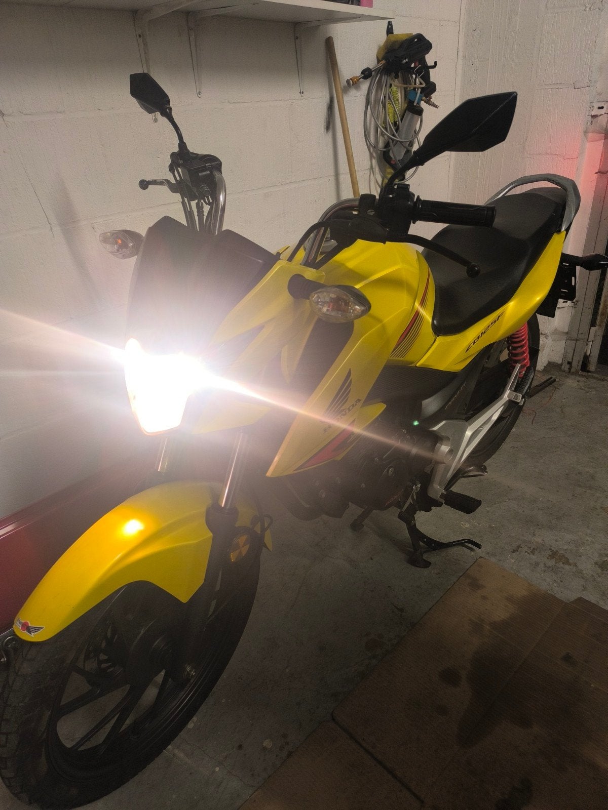 CB 125 f, Motos, Enlèvement ou Envoi