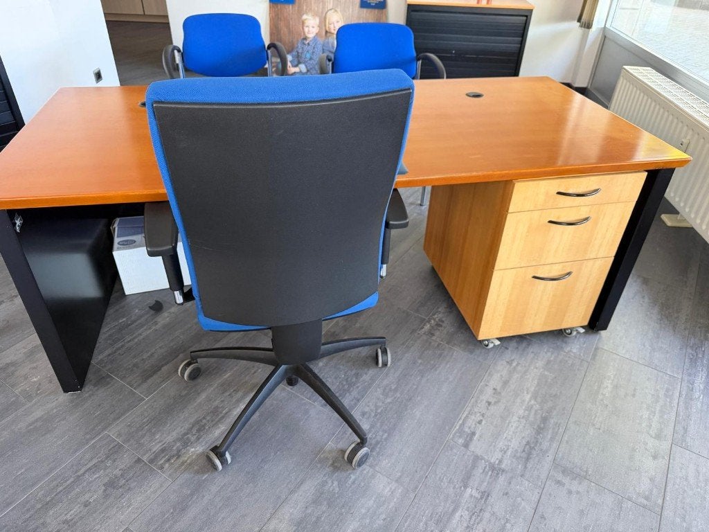 bureau's en stoelen, Receptie of Entree, Ophalen, Gebruikt, Bureau