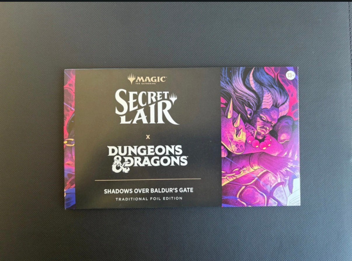 Secret Lair Dungeons Dragons Shadows over Baldur’s Gate Foil, Hobby & Loisirs créatifs, Enlèvement ou Envoi, Neuf, Pochettes ou Étuis à cartes