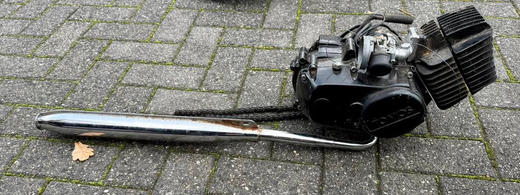 Tomos A35 bromfietsmotorblok met een aangesloten uitlaat., Fietsen en Brommers, Ophalen, Gebruikt