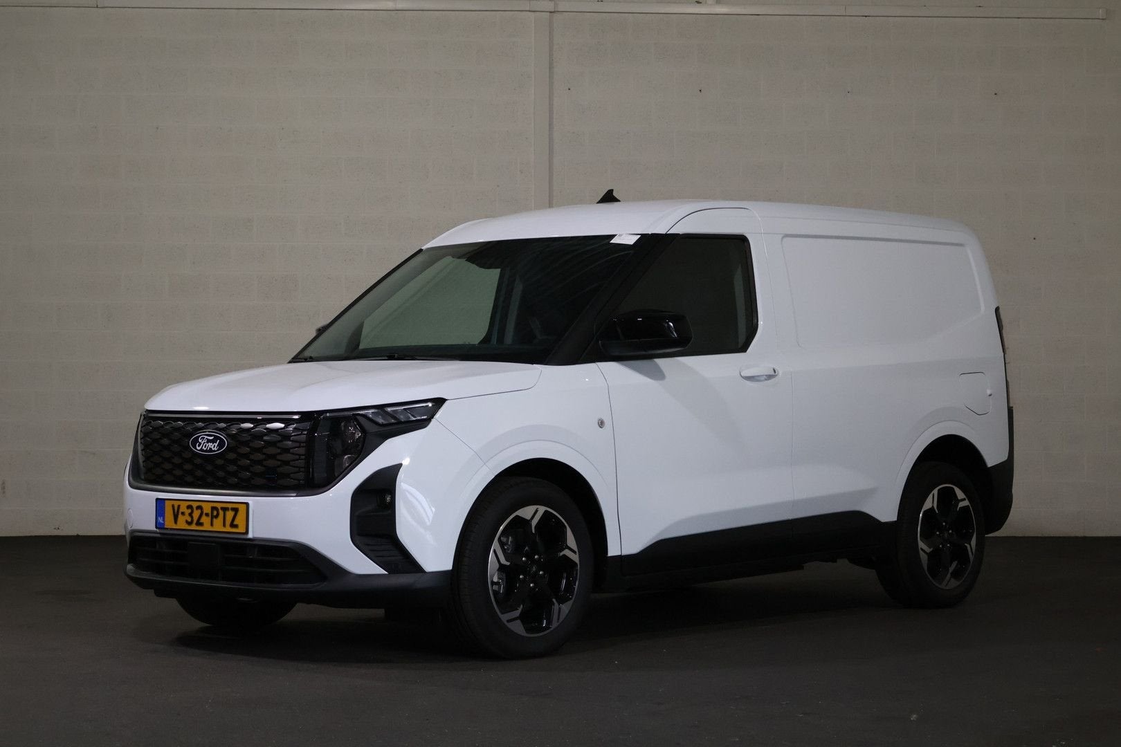 Ford E-Transit Courier 44 kWh Limited Winterpakket, Autos, Camionnettes & Utilitaires, Automatique, Ford, Blanc, Achat
