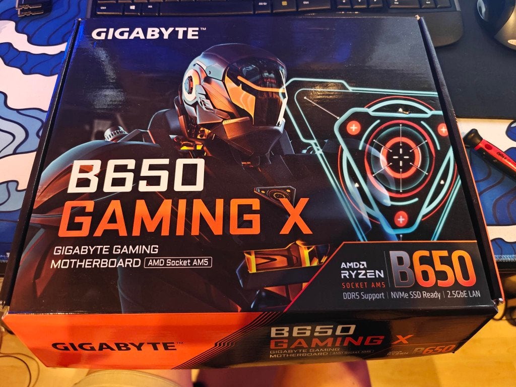 Gigabyte B560 Gaming X + Ryzen 7 7700 + 512GB SSD, Computers en Software, Ophalen of Verzenden, Zo goed als nieuw, ATX, DDR5