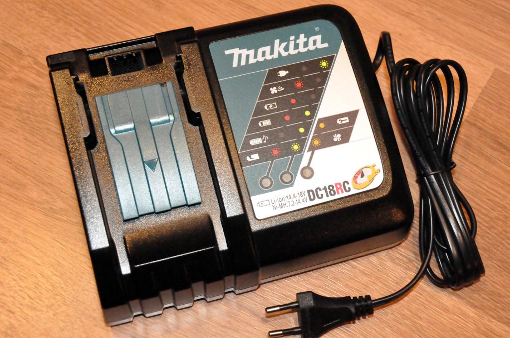 Makita oplader DC18RC, Doe-het-zelf en Bouw, Gereedschap | Machine-onderdelen en Toebehoren, Ophalen, Nieuw