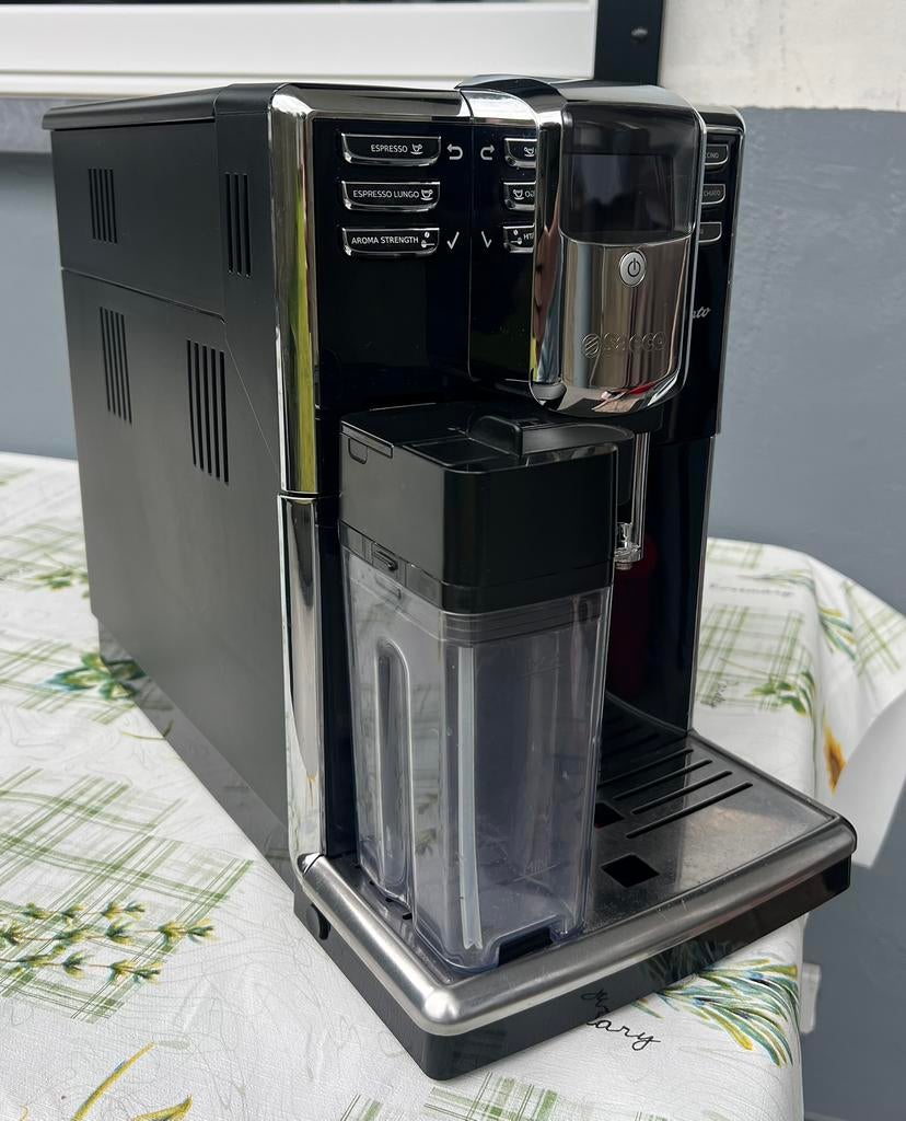 Machine à expresso entièrement automatique, Electroménager, Machine à espresso, Réservoir d'eau amovible, Café en grains, Comme neuf