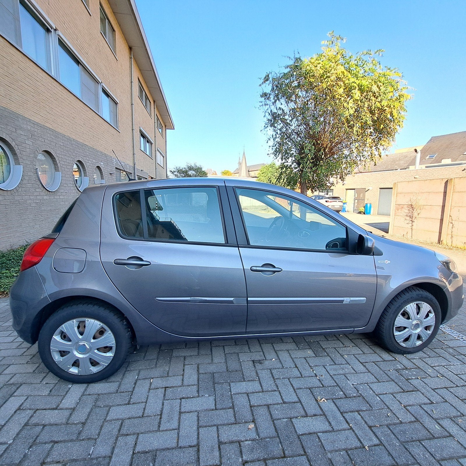 Renault Clio te koop, Autos, Achat, Boîte manuelle, Noir, 5 portes