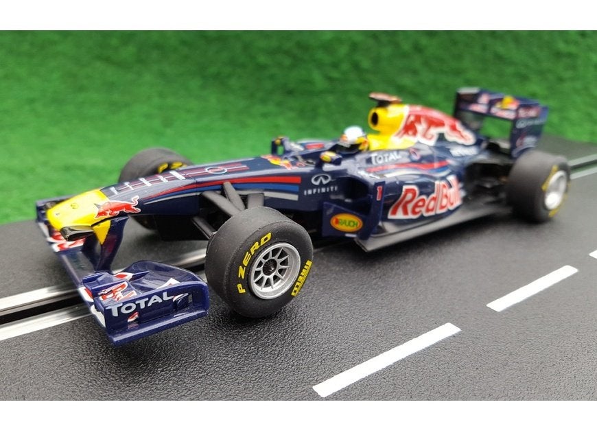 Carrera Evolution: Red Bull RB7 Sebastian Vettel Nr.1, Enfants & Bébés, Jouets | Circuits, Électrique, Enlèvement ou Envoi, Carrera