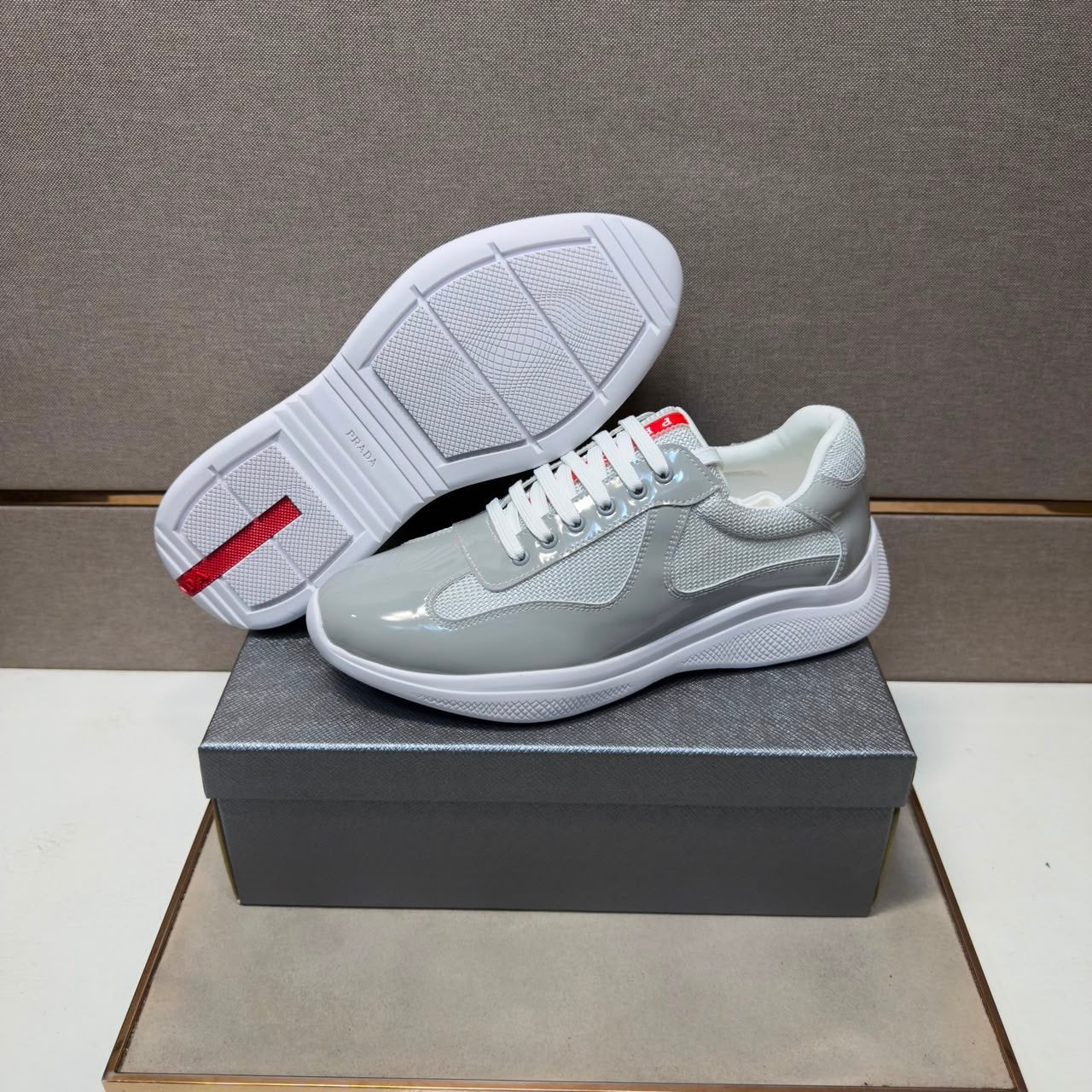 Gobelets Prada, Enlèvement ou Envoi, Neuf, Baskets