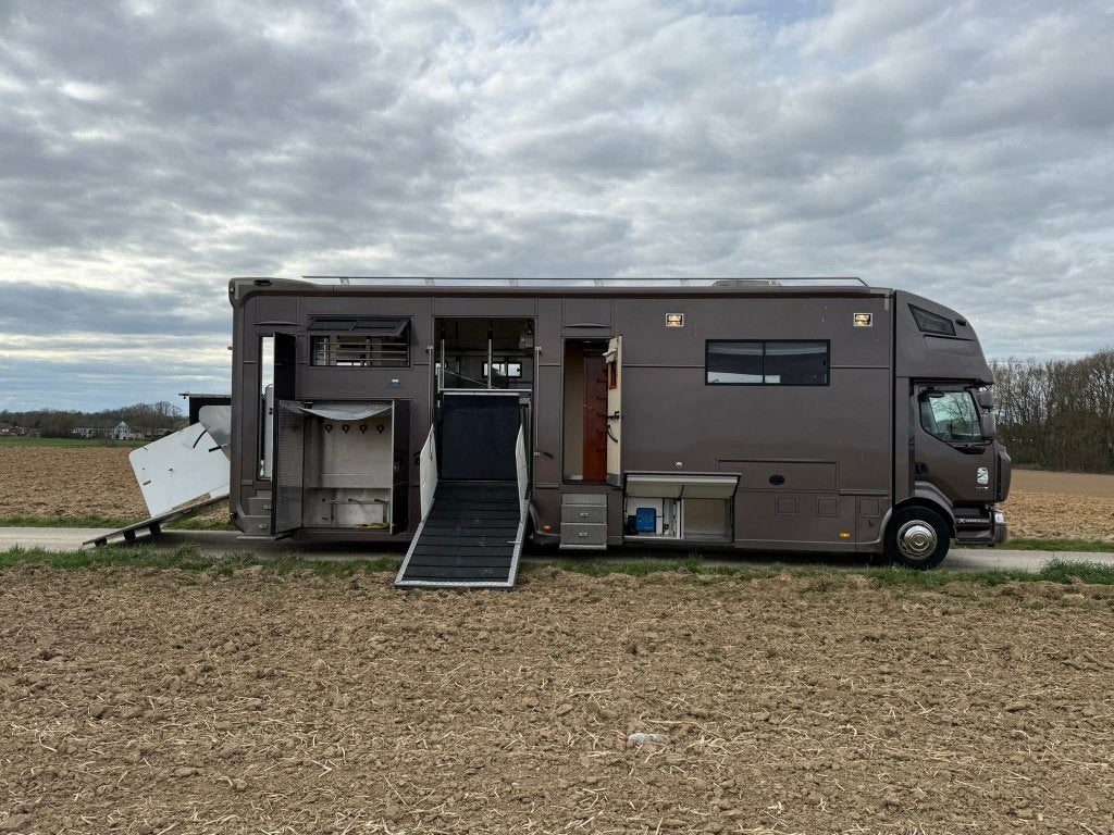 Renault Midlum 300 pk paardenvrachtwagen (2013) - 5 paarden, Dieren en Toebehoren, Ophalen, Gebruikt, Aluminium, Overige typen