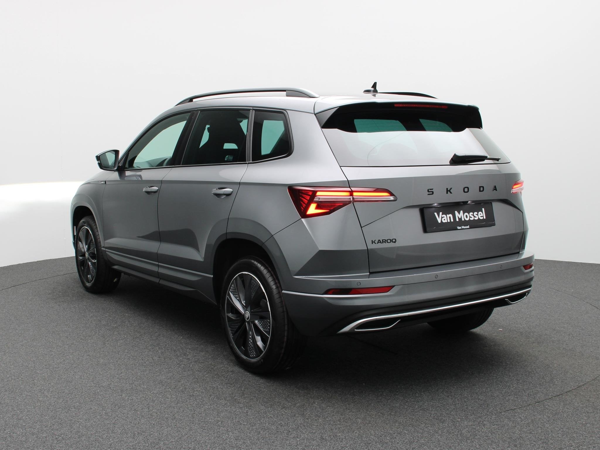 Skoda Karoq 1.5 TSI 110kW DSG7 Sportline, Auto's, Stof, 110 kW, 4 cilinders, Elektrische koffer