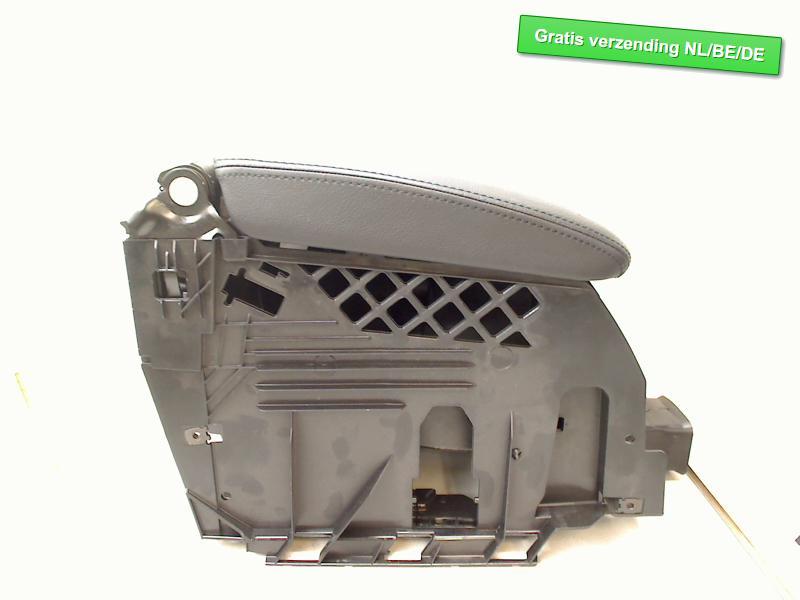 ACCOUDOIR Volkswagen Golf VI (5K1) (1K5864251C), Utilisé, De Bloemendaal 21 21
5221 EB  'S HERTOGENBOSCH, NL, Info@123Parts.nl