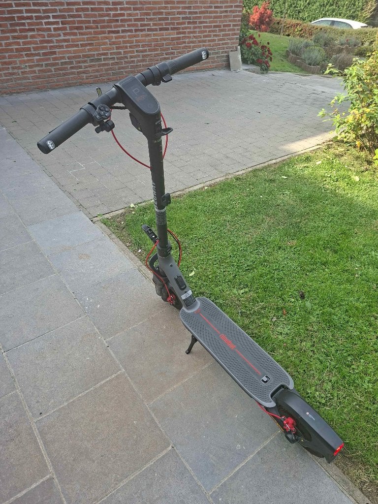 Segway ninebot F3 PRO 34 km (1 jaar 10 maanden garantie), Fietsen en Brommers, Ophalen, Zo goed als nieuw, Elektrische step (E-scooter)