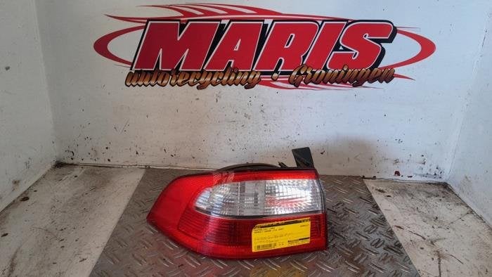 Feu arrière gauche d'un Renault Laguna, -, Renault, -, 3 mois de garantie