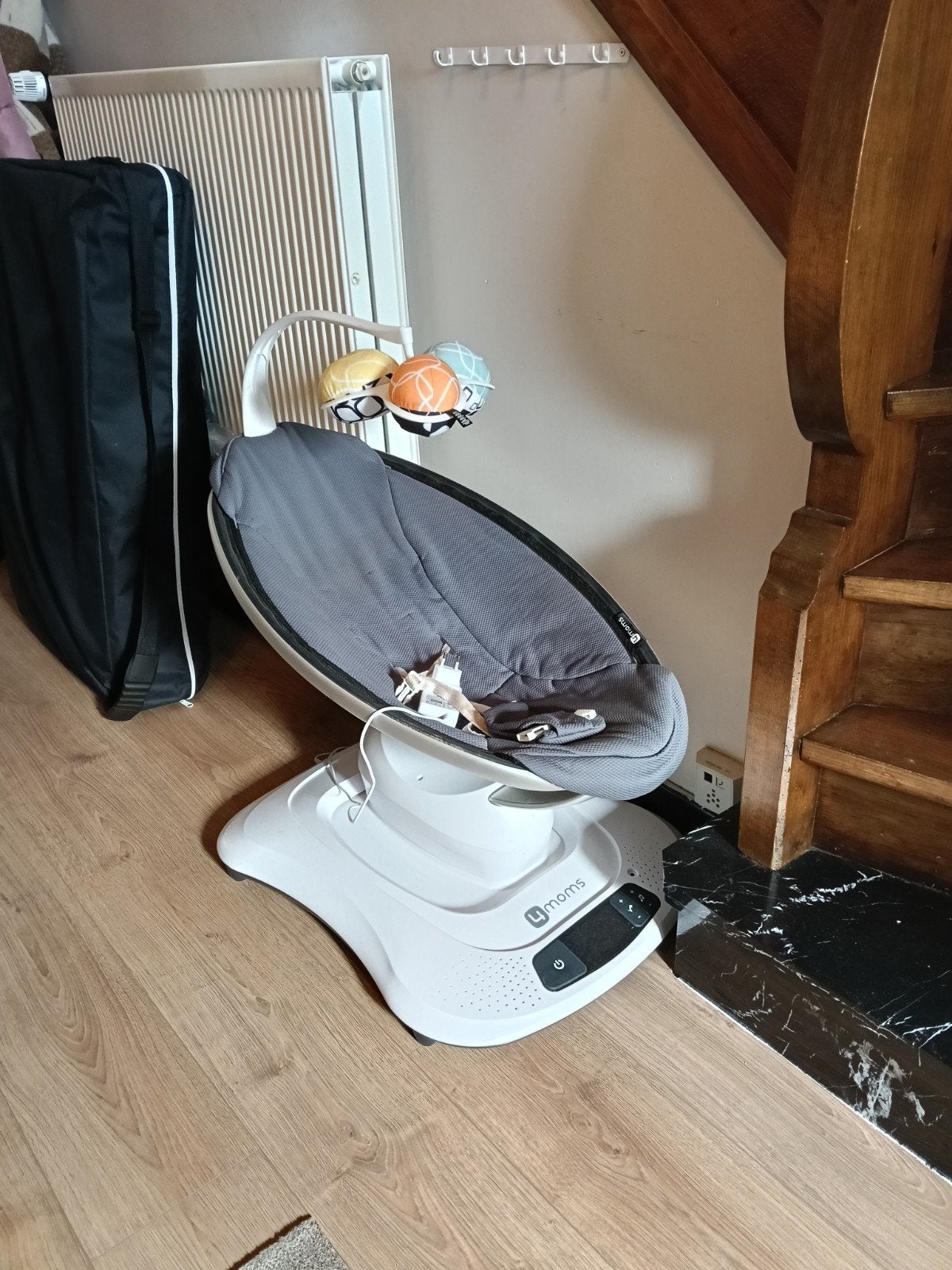 Mamaroo 4 moms elektrische schommelstoel, Enfants & Bébés, Relax bébé, Enlèvement, Siège de balançoire