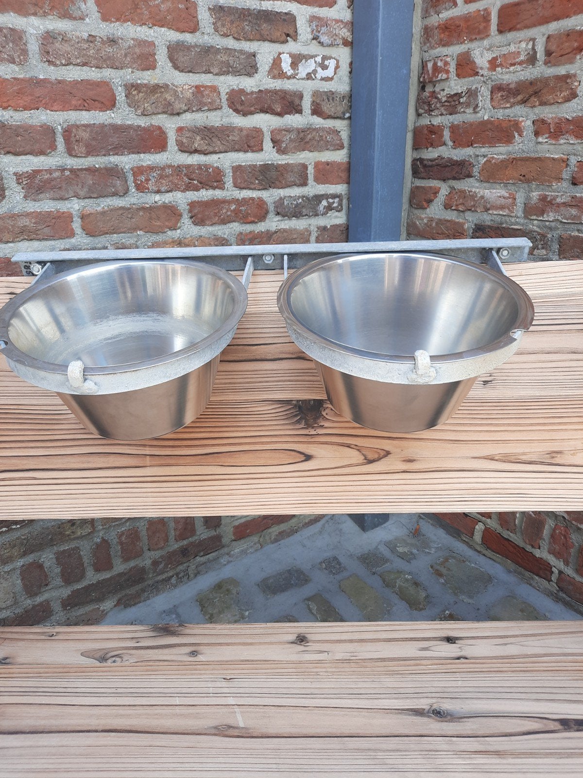 Eet- en drink bak in zware houder, Ophalen
