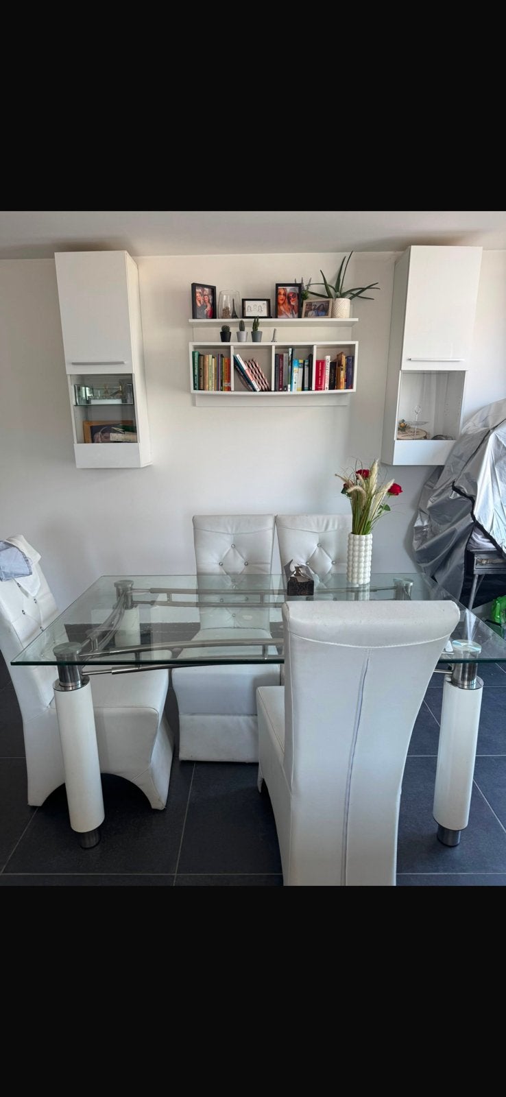 Table à manger en verre avec 5 chaises bl — très bon état, Maison & Meubles, Mobilier complet, Enlèvement